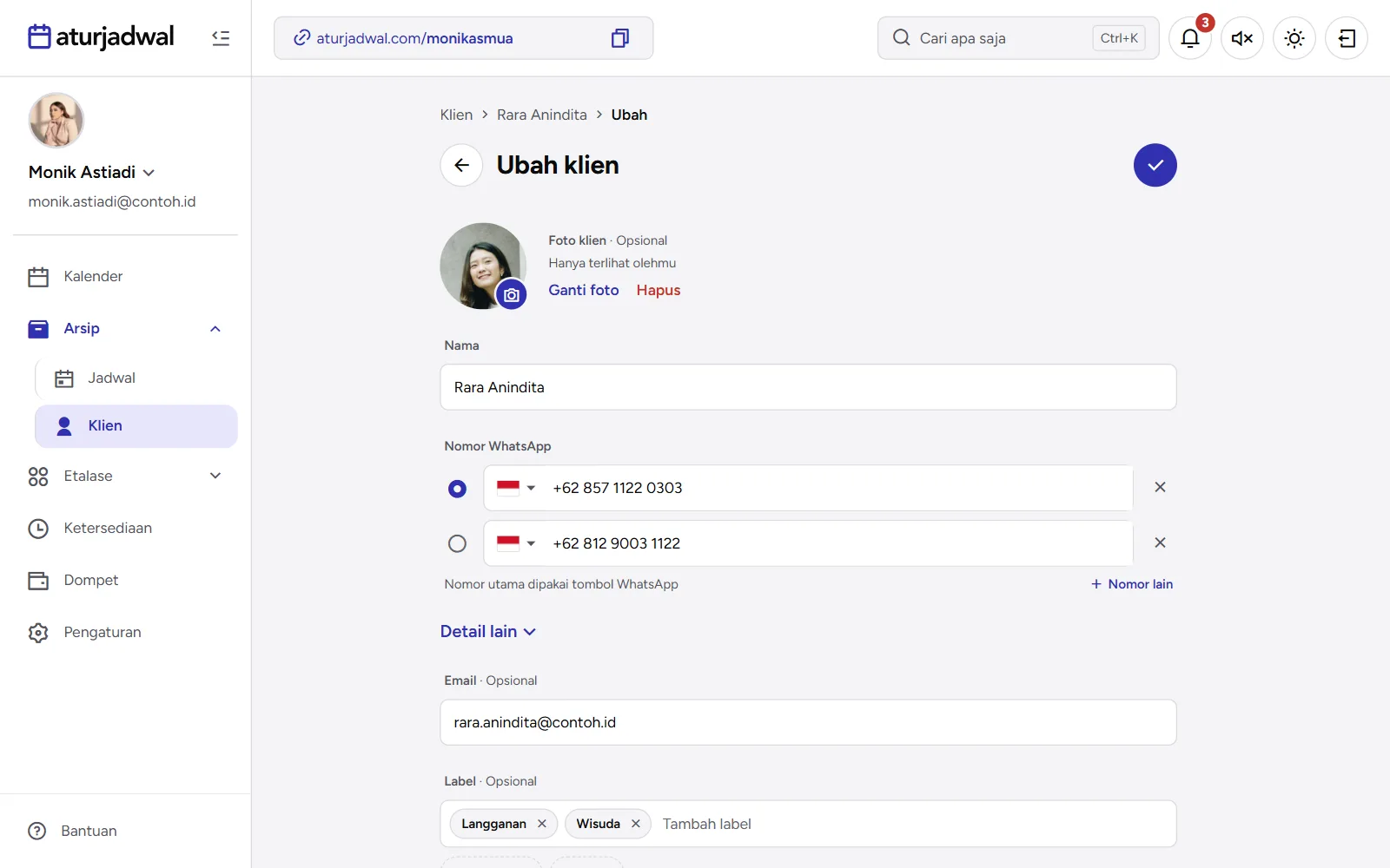 Tangkapan layar: formulir Ubah klien dengan foto, dua nomor WhatsApp, dan Detail lain terbuka, tampilan desktop