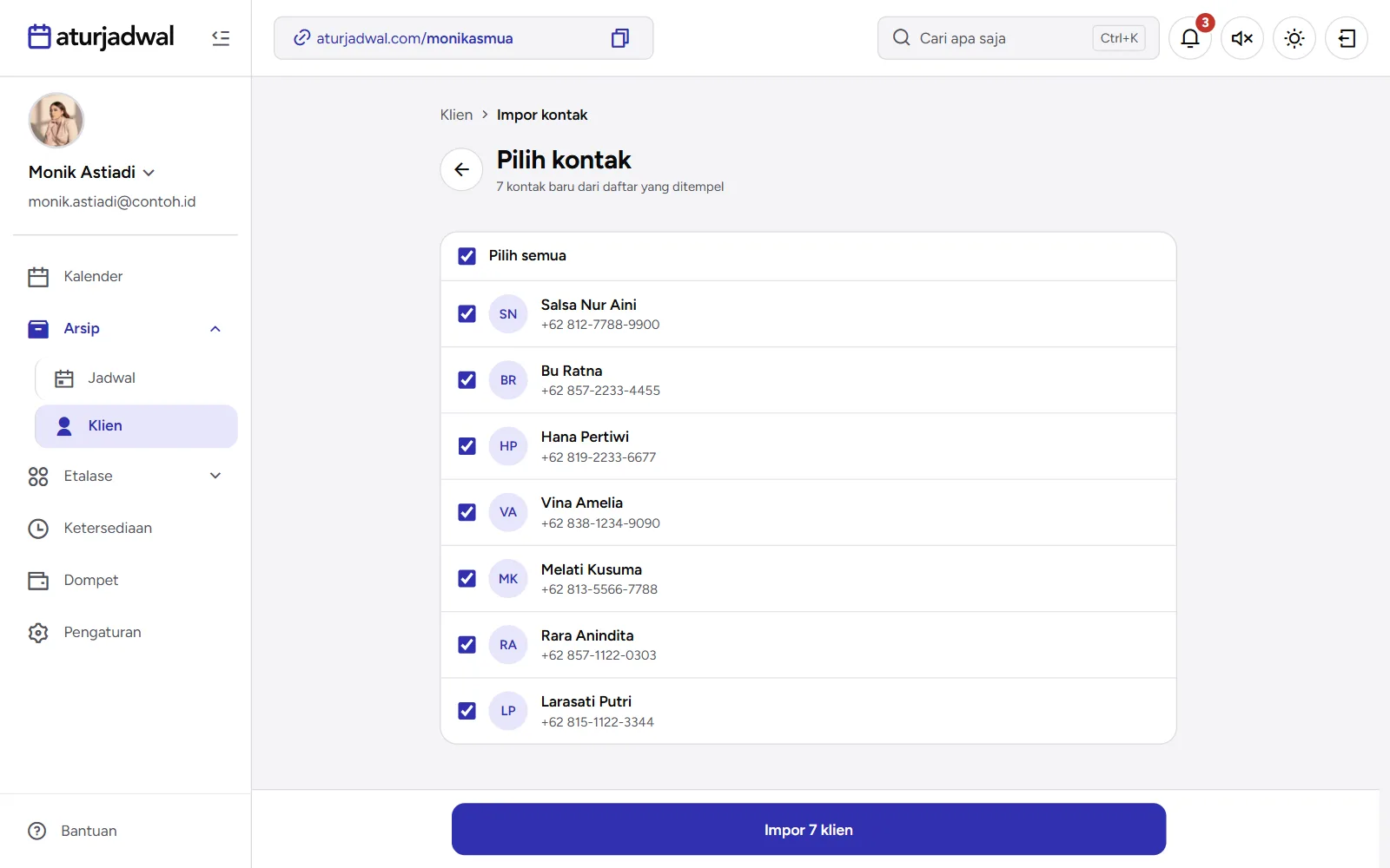 Tangkapan layar: layar Pilih kontak setelah menempel daftar, dengan pilihan Lengkapi data klien yang sudah ada, tampilan desktop